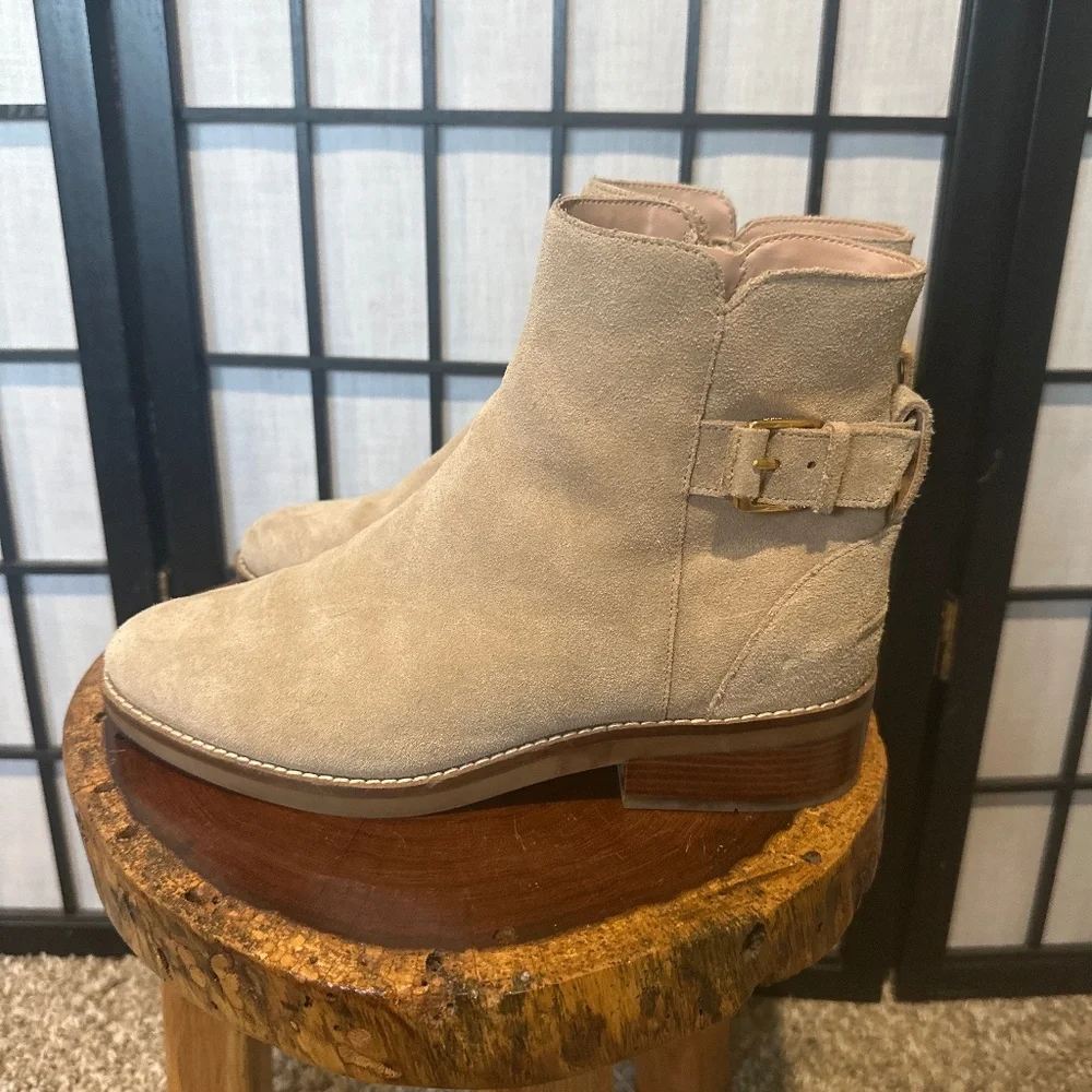Cole Haan Hampshire Suede Ankle Bootie Latte size 9